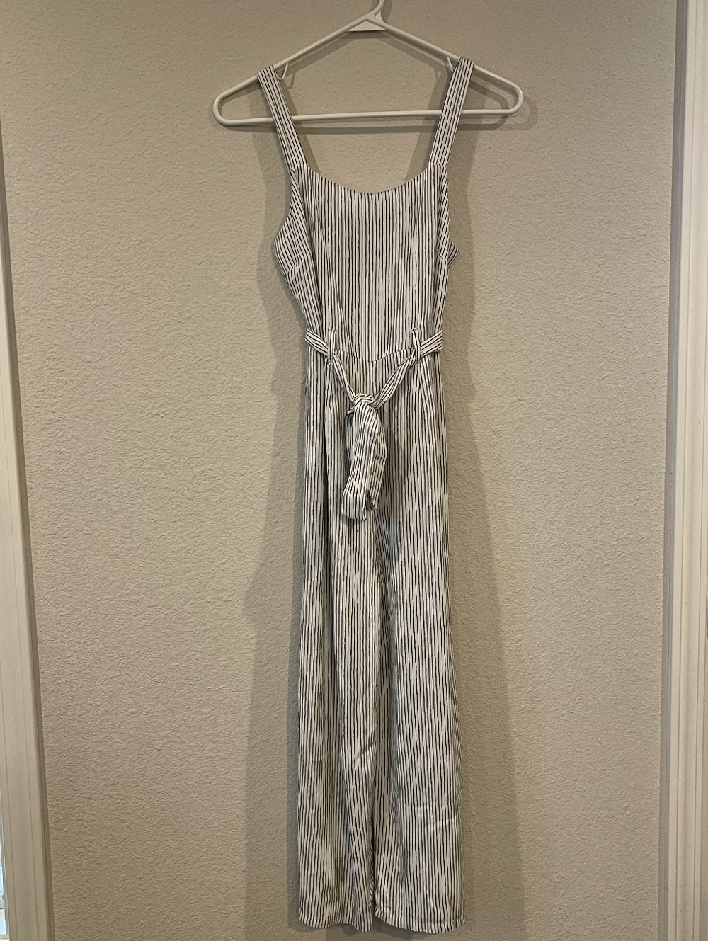 NWT American Eagle Womens White Black Pinstripe Belted Wide Leg Jumpsuit Size 00